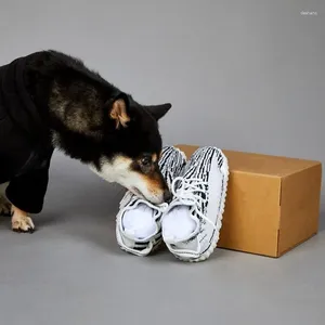 Hundebekleidung Trend Pet Designer Nasenarbeits-Trainingsspielzeug Schuhform Leckendes Futterspielzeug Schnüffelschnüffelpuzzle Kleine mittelgroße Hunde TPT03