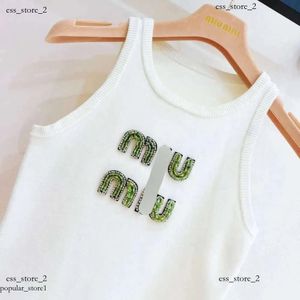 Mui Womens T-shirt Designer Mulheres Sexy Halter Tee Festa Moda Crop Top Luxo Bordado Camiseta Primavera Verão Backless 1:1 Verão 24ss 931 382