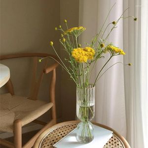 部屋の装飾用の花瓶の花瓶