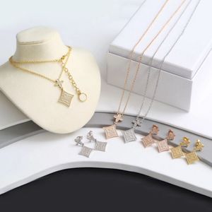 Europa Amerika Mode Stil Schmuck Sets Dame Frauen Gold Silber Rose-farbe Aushöhlen V Initialen Einstellung Volle Diamant blume Cha216V