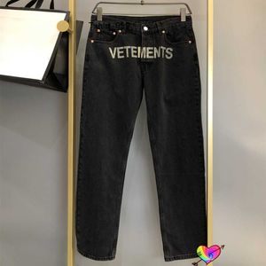 Mulheres jeans frente carta impressão vetements calças crachá botão calças lavadas preto homens mulheres 1 alta qualidade 230325