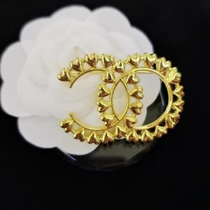 20style retro alaşım gelinlik iğneleri broşlar lüks marka tasarımcısı çift mektup 18k altın kaplama broş erkek kadın festivalleri parti mücevher hediyesi toptan
