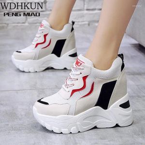 Fitnessskor 2024 Vita trendiga kvinnor Hög topp sneakers plattform ankelstövlar korg femme chaussures femmes höjd ökar