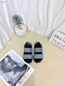 Populära barn sandaler blå denim tygsko övre babyskor Kostnadspris Storlek 21-35 inklusive Box Summer High Quality Child Slippers 24mar