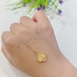 Vans Clover Necklace Fashion Designer Reversible Clover Necklace Borsted Pendant 18K Plated Ladies Collone Chain Gift