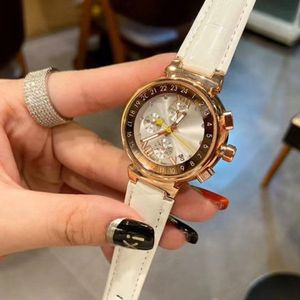 الموضة الفاخرة نساء الساعات أعلى العلامة التجارية مصممة مشاهدة 32 مم Diamond Dial Wristwatches جلود حزام الكوارتز للسيدات Christm291n