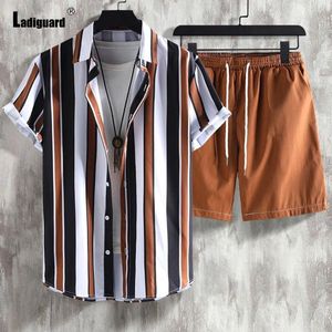 Männer Trainingsanzüge Männer Casual Retro Gestreiften Zwei Stück Sets 2024 Kurzarm Vintage Bluse Und Elastische Taille Shorts Männliche Mode set