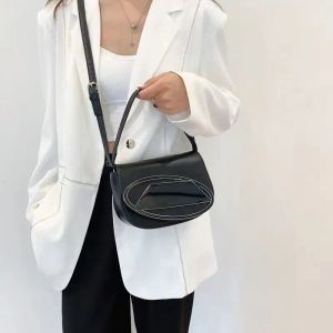 Lyx plånböcker kvinnor cool 1dr axel läder koppling vita armhålväskor topphandtag mode mens pochette totes reser crossbody väska