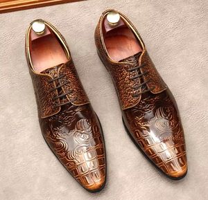 Moda Grã-Bretanha Homens Festa de Negócios Vestido de Noiva Sapatos Padrão de Crocodilo Superfície Brilhante Mocassins Casuais de Couro Genuíno Flats Lace-Up Formal Office Shoes