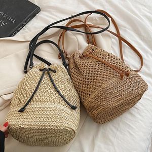 Drawstring Summer Ladies Tote Çanta Ayarlanabilir Strap Straw Beach Crossbody Moda Hafta Sonu Tatil için Basit Portatif Zarif