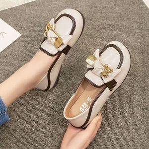 Buty swobodne 2024 Spring Summer Flat Woman Urocza okrągłe palce miękkie na dole słodkie dziewczyny