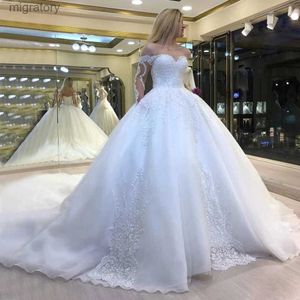 Abiti sexy urbani Romantici A Line Matrimonio In rilievo Applicazioni di pizzo Spalle scoperte Maniche lunghe Abito da ballo Robe De Mariee Sweep Train Sposa yq240329