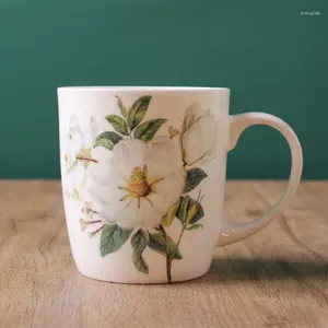 Tazze Tazza da caffè in porcellana stile moderno Motivo floreale Latte Impugnatura da ufficio Tazza da acqua Bicchieri da cucina Artigianato in ceramica