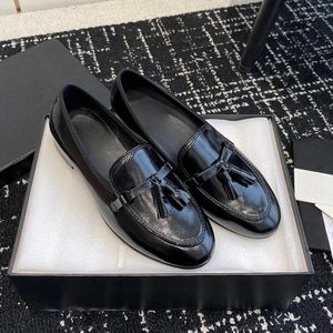 Sapatos casuais preto borla mocassins senhoras marca designer primavera branco deslizamento para mulheres de couro genuíno dedo do pé redondo salto baixo zapatos