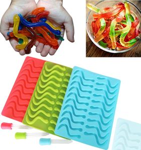 New 20 Cavity Snakes Worm Gummy Hard Candy Chocolate Silicone Soap Ice Tray Mold Baby Party Shower Cake Decorating Tools5560692