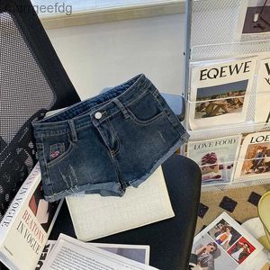 Kvinnors shorts låg stigning rullad kant denim för kvinnor 2024 sommar sexig snäva elastiska heta byxor jeans 240329