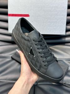 2024 Designer Calçado Esmaltado Sapatilhas de Metal Sapatos Masculinos Couro Escovado Branco Preto Esporte Sapato Homem Super Qualidade Casual Andando Skate Sapato EU38-45 Caixa Original