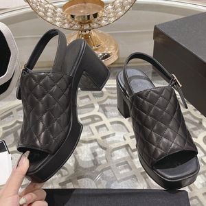 Womens Slingbacks Dress Shoes مصمم مصمم Lambskin chunky Cheens Heels Classic Hardware Matelasse Wedding Shoe Teleble