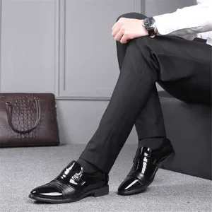 Dress Shoes Lacquer Leather Wedding Elegant Man Heels Sneakers Shose For Mans Sport Baskette Wholesale 2024summer