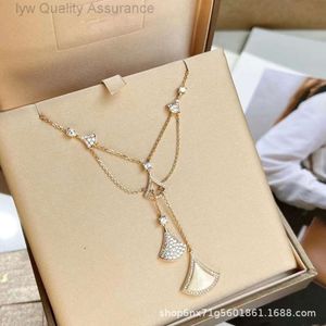 Designer Bulgarie Jewelry Baojia High Edition Qixi S925 Silver Multi Layer Kjol Halsband fransar Fritillaria Rose Gold Diamond Small Fan Collar Chain Chain