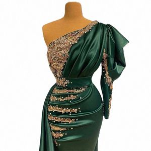 Luxury Green Evening Dres Dubai Arab Gold Applique Satin Formella festklänningar sjöjungfrukvinnor med en axelhylsa C1BZ#