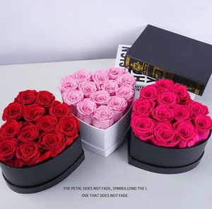 Kwiaty dekoracyjne 12-13pcs Peryved Roses in Heart Shape Box Naturalne ostatnie prawdziwe wieczne matki róży walentynki Prezenty Dekorowanie domu