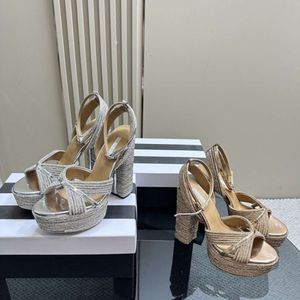 Pista de verão, lençol freático, céu odioso, sandálias, luxuosa indústria pesada cheia de diamantes, solas grossas, salto alto, sapatos romanos, sapatos femininos grandes