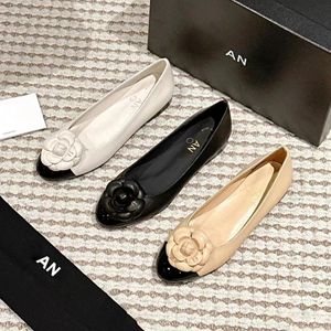 2024 Neue Camellia Sandals Casual Schuh Wanderer Wanderung Luxus sexy Leder -Sommer -Kleiderschuhe Top -Qualität Low -Ballet Flats Channel Sneaker Designer Dance Loafer Espadrille