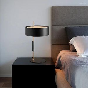 Lampade da tavolo Lampada semplice in ferro per soggiorno camera da letto studio comodino leggero creativo