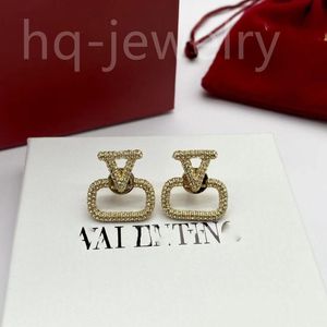 2023 Piętrowane kolczyki 14K luksusowy mistrz design w kształcie litery V Tourism impreza ślub Pierwszy biżuteria mody96224y