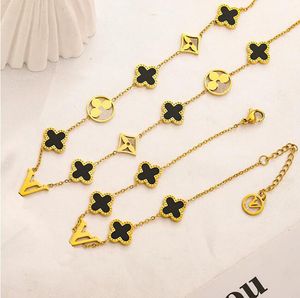 Simple Young Style Clover Necklace Designer Brand Chain Pendant Necklace Winter New Gift Jewelry Design For Women Romantic Gift Gold Plated Necklace With Box