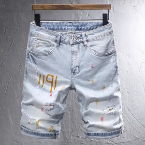 Erkekler kot moda tasarımcısı kısa erkekler retro açık mavi streç ince fit yırtık baskılı boyalı hip hop denim şort