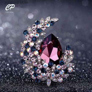 Pins Brooches Temperament Crystal Moon Brooch Womens Sweater Autumn and Winter Accessories Wild Atmosphere Pin Simple Personality Brooch Y240329