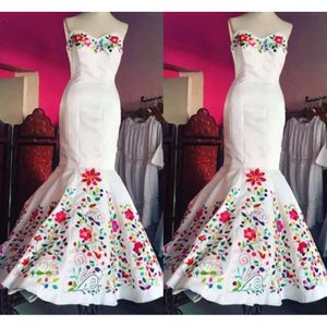 UPS Vintage Mexican Embroidered Wedding Dress Chic White Satin Sweetheart Top Corset Back Formal Dresses For Bride