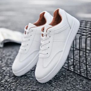 Spor ayakkabıları Kısa Katı Beyaz Deri Spor ayakkabılar erkekler Erkekler İçin İlkbahar Yaz Günlük Spor Ayakkabıları Modaya Gizli SkateBoard Ayakkabıları Platform Sneakers Yeni