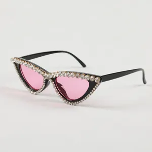 Solglasögon Designer Diamond Cat Eye Women Rhinestone Vintage Mirror Gift Sun Glasses Fashion Shades Shades