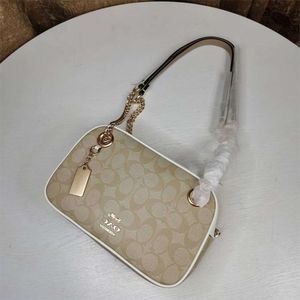 Designer Luxury Handväskor säljer till ett pris Olay New Womens Bag Coating Old Flower Single Shoulder Crossbody Jamie Small Fragrance Chain Camera