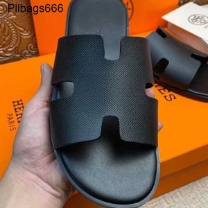 Mens Slippers Designer Sandals Tide Brand Flip Flop Mens 2024 Summer Versatile Breathable Outerwear Casual Fashion First Layer Cow Leather Europ Have Logo