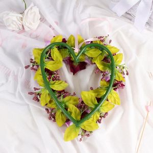 Dekorativa blommor kläder hängare älskar girland konstgjorda hjärtformade hängande bröllop blommor lila
