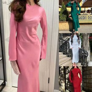 Grundläggande casual klänningar Autumn Elegant Solid Color Mid-Längd Dresses New Slim-Fit Fleed Slve Sheath Dress Chic French Style Party Evening Gowns Robe T240330