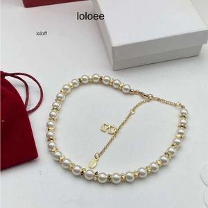 Collane con ciondolo classiche di design di alta qualità Collana con lettera V in oro da donna Valentinolies Gioielli di design di lusso ah1i