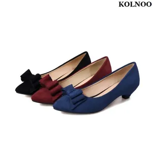 Lässige Schuhe von Kolnoo, handgefertigt, schlichter Stil, Damen-Pumps mit Kitten-Absatz, Schmetterlings-Slip-On aus Wildlederimitat, Sommerkleid, Abendmode, Abschlussball