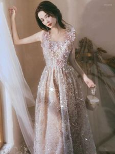 Sukienki z pasa startowego Elegancka linia A Celebrity Spaghetti Pasp Applique Zipper Cearówek Flower Backless Woman Freading Pink Even Evening Suknie