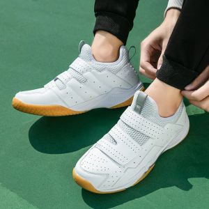 Schuhe Frühlings- und Sommermänner Tennisschuhe Neue Mode atmungsaktiv