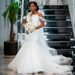 2024 Mermaid Plus -Size -Kleider Brautkleider von Schulter ausgewirkter Perlenspitzenstufe Tüll Hochzeitskleid für afrikanische schwarze Frauen Braut Mädchen D213 407
