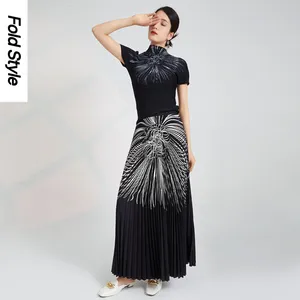 Work Dresses Miyake Pleated 2024 Summer Two-piece Set With Japanese Printed Elastic Short Sleeved T-shirt Top Draped Half Skirt