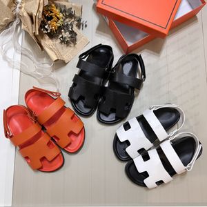 Melhor qualidade designer chinelos sandália de couro mesmo estilo para mulheres slides verão outwear lazer férias slides praia chinelos primavera plana sapatos genuínos