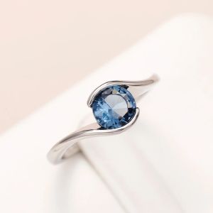 Huitan Prosty i elegancki projekt damski sześcienne pierścionki z cyrkonią Ponitaire Blue C Fancy Bridal Wedding Akcesoria biżuterii moda