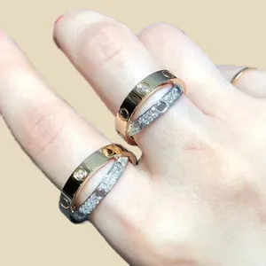 Luksusowy pierścionek Projektanci biżuterii Pierściołki zaręczynowe dla kobiet dwa tonowe patchwork Pierścionki Nonnish Lśniące Diamond Bling Wedding ZH206 E4