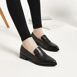 Scarpe casual da ufficio in pelle normale per donna 2024 Calzature estive da donna Tacco basso Elegante formale Punta a punta nera Elegante Y2k